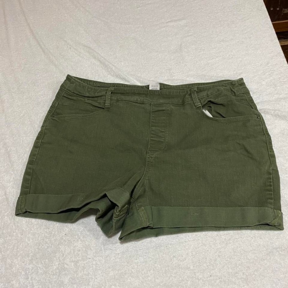 Green Time and Tru shorts XL 16-18. SKU274#shorts